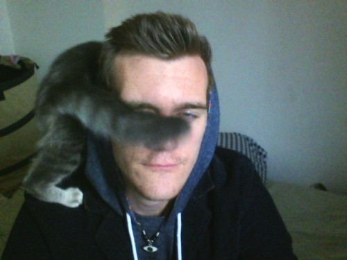 lampsarepeopletoo:  this is what happens when i try to take selfies 