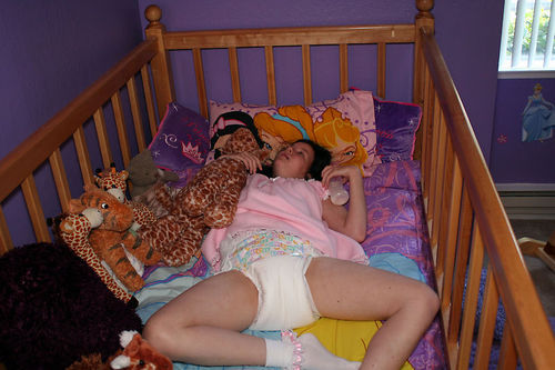 abdldaddyandme:Daddy wants to put me to bed :) <3Hiii to everyonnnee :) love ya dadaaa <3-Lill