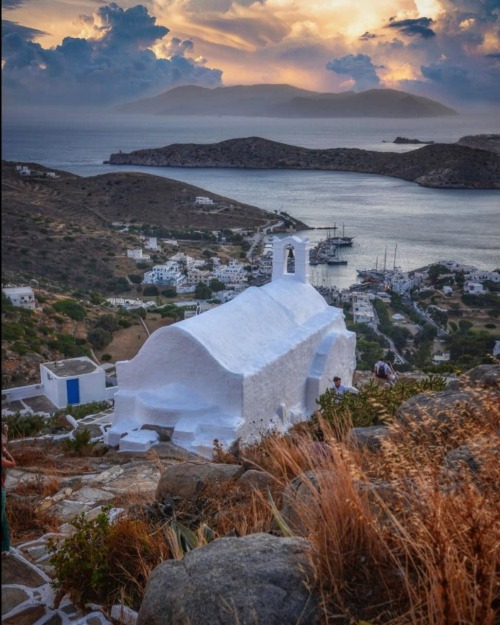 Ios, Greece by @nantia_kb via Instagram. Síkinos can be seen in the distance. 