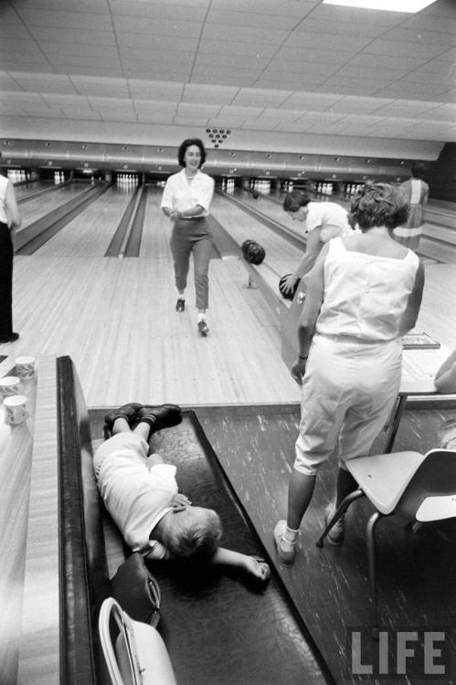 Going bowling? Bring the kids!(Stan Wayman. 1960)