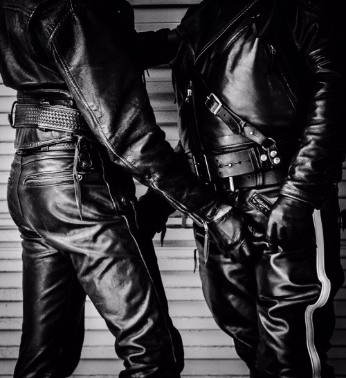 strictlygayleathersex - Thank you my 33,000+ followers for making...