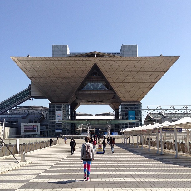 Tokyo Big Sight Convention Center by AXS Satow (1996) #tokyo #architecture #japan #archdaily #instagood #iphonesia #ic_architecture (at 東京国際展示場 (東京ビッグサイト / Tokyo Big Sight))