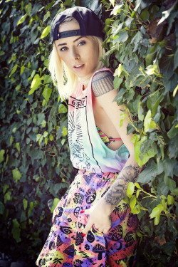 glamourkills:  The lovely Alysha Nett wrote an exclusive post for us about how she started modeling, check it out at www.glamourkills.com/blog! Photo: Sara Forrest 