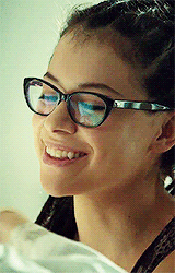 itsagronbitch:  Cosima + turning into a 5-year-old around Delphine 