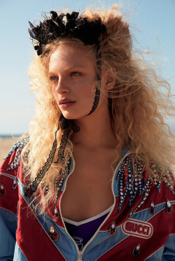 midnight-charm:   Frederikke Sofie photographed