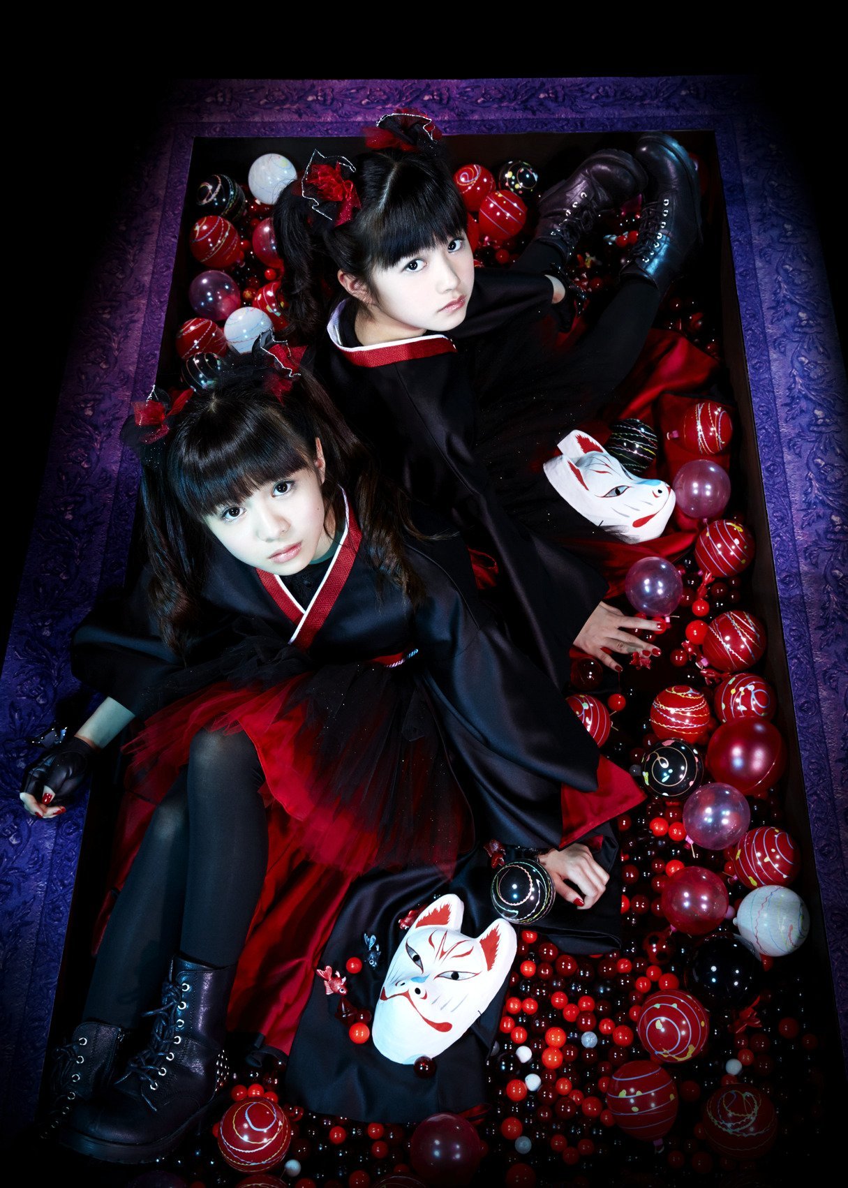 rosamour:  RT @aaaaayumiiiii: 最近BABYMETAL界隈の方からたくさんフォローして頂いてます💕🔥💀🔥💕ありがとうございます🙇ベビメタちゃんとはMARQUEEで2回プロップスタイリングさせて頂きました◎今ならもっと凄いセット作れる😂またぜひ一緒にお仕事したい♡