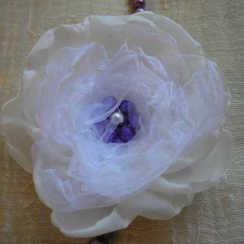 Handmade pearl necklace with a handmade flower!!! #handmadegifts #handmadenecklace #handmade #handma