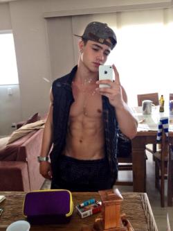 jockzone:  Bros will be Bros.iOS http://bit.ly/17sSrDHAndroid