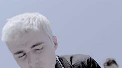 https://64.media.tumblr.com/f8f06e23a0d043cece796aac9d8272c7/tumblr_ooxp7vBHJY1rrwnsbo9_r3_250.gif