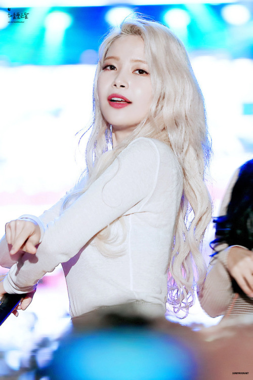 fy-yongsun:180227 Solar @ Kyungil University OT © 해를 품은 달 | do not edit or crop the logo.