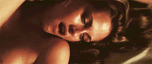 exhibitionistatheart:  blackcoruscate:  Kristen Stewart  Yes please. Right there. ❤️