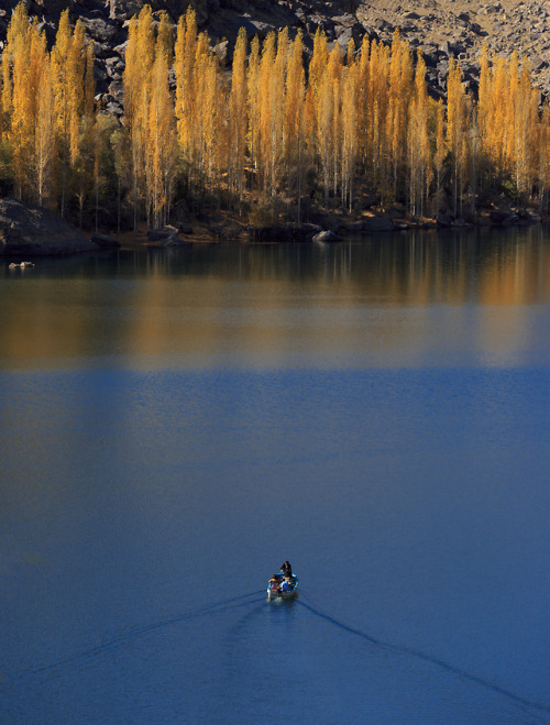 Upper Kachura Lake, Skardu, Pakistan. (Source)