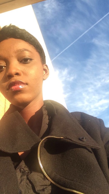 b00tytang:  b00tytang:  Happy thanksgiving & dark skin appreciation day🍫🍩  I think I’m cute so imma just reblog myself again since no one wants to💁🏾