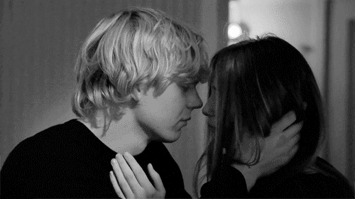 tedeseoboyitsyouidesire:  Tate and Violet… 