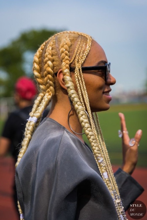 XXX therockout:BLONDE SOLANGE photo