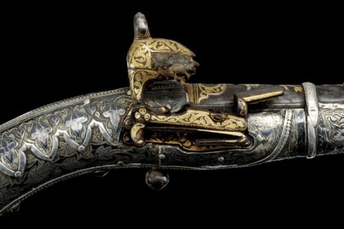 A finely engraved gold and silver decorated Cossack’s pistol, early 19th century.Estimated Val