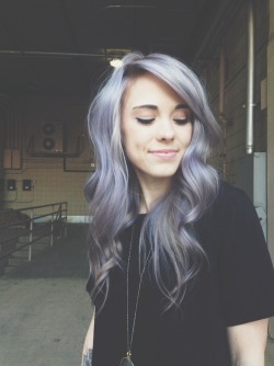 fakenasty:  SHE LOOKS LIKE RACHEL MCADAMS WITH LAVENDER HAIR 😍🙌