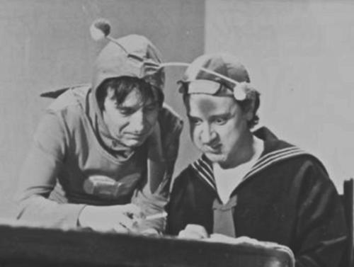 realidade-paralela:  E agora, quem poderá nos defender? Roberto “Chespirito”