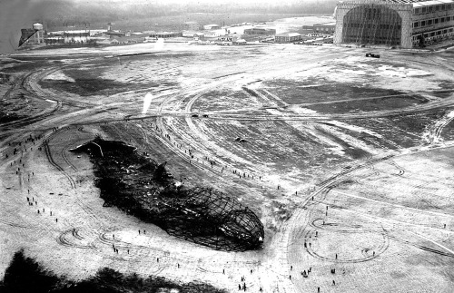 20th-century-man:May 6, 1937, the German airship Hindenburg flew over Manhattan and then went on to 