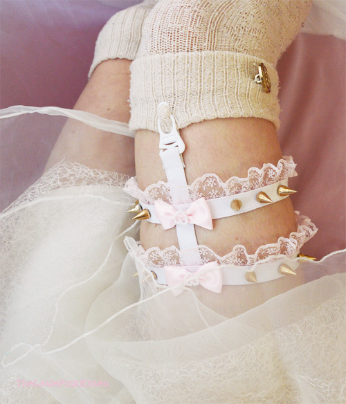 pastel-cutie:  littlepinkkittenlingerie:  A few of my old photos. TheLittlePinkKitten Lingerie Accessories  Oh my goodnesss… *_* ♥ 