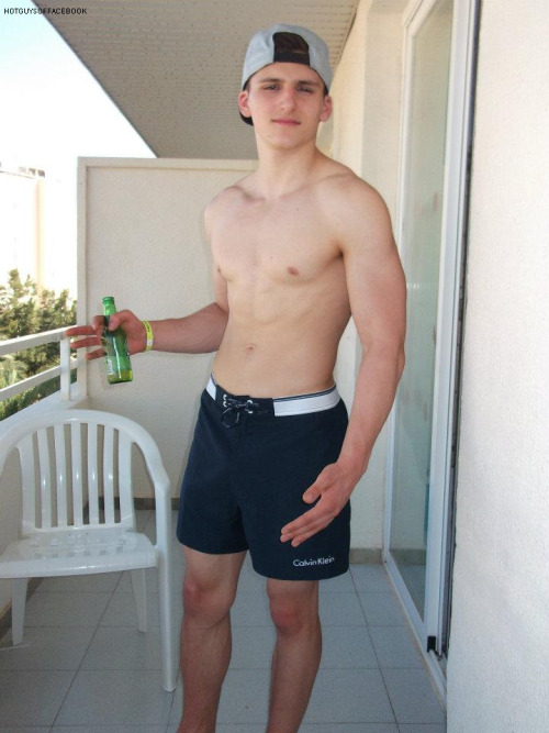 hotwebdudes:  http://hotwebdudes.tumblr.com/