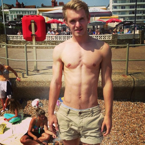 itshotintheclubgurl:  #me #boy #guy 