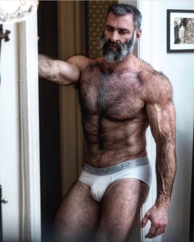 tygrrboy:kingfather1962:This man is GORGEOUS! 