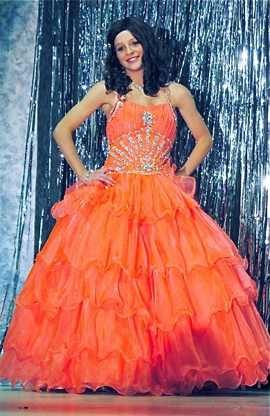 This will not gonna be the last time he wanna be a queen beauty for sure :)