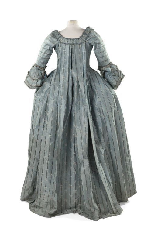 Robe à la française ca. 1775-85From Enchères Sadde via Interencheres