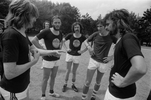 metal-attack:Pink Floyd Playing Soccer in France by Nik Wheeler, 1974.OH GODROGeR