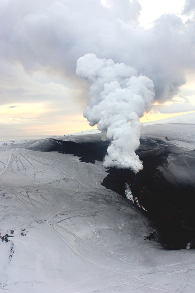 envyavenue:Volcanic Eruption | Photographer