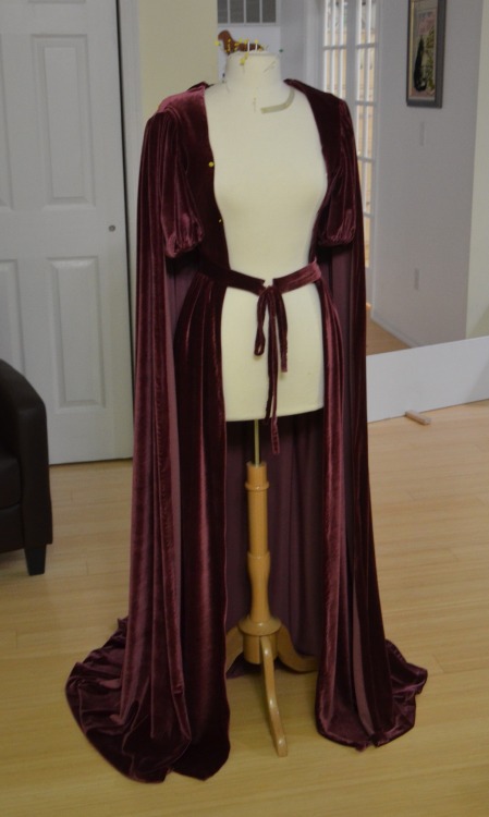 doxiequeen1:  Ahh this looks really ugly without the dress underneath it. Photos of this, the way it