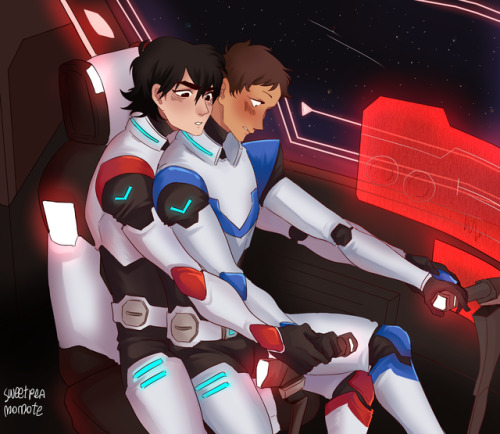 sweetpeamomote:  Keith teaching Lance how to use the red lion is my shit❤  Extra: Keep reading