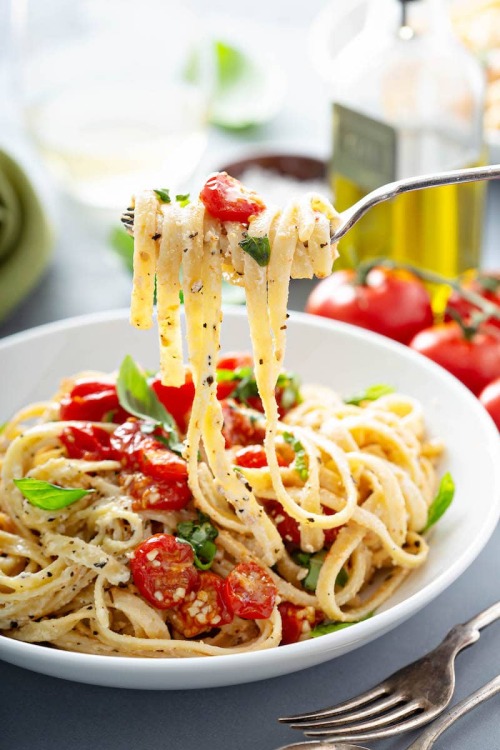 daily-deliciousness: “Creamy pasta with roasted cherry tomatoes ”
