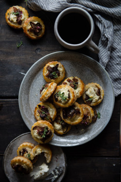 hoardingrecipes:  Boursin &amp; Caramelised Onion Tartlets