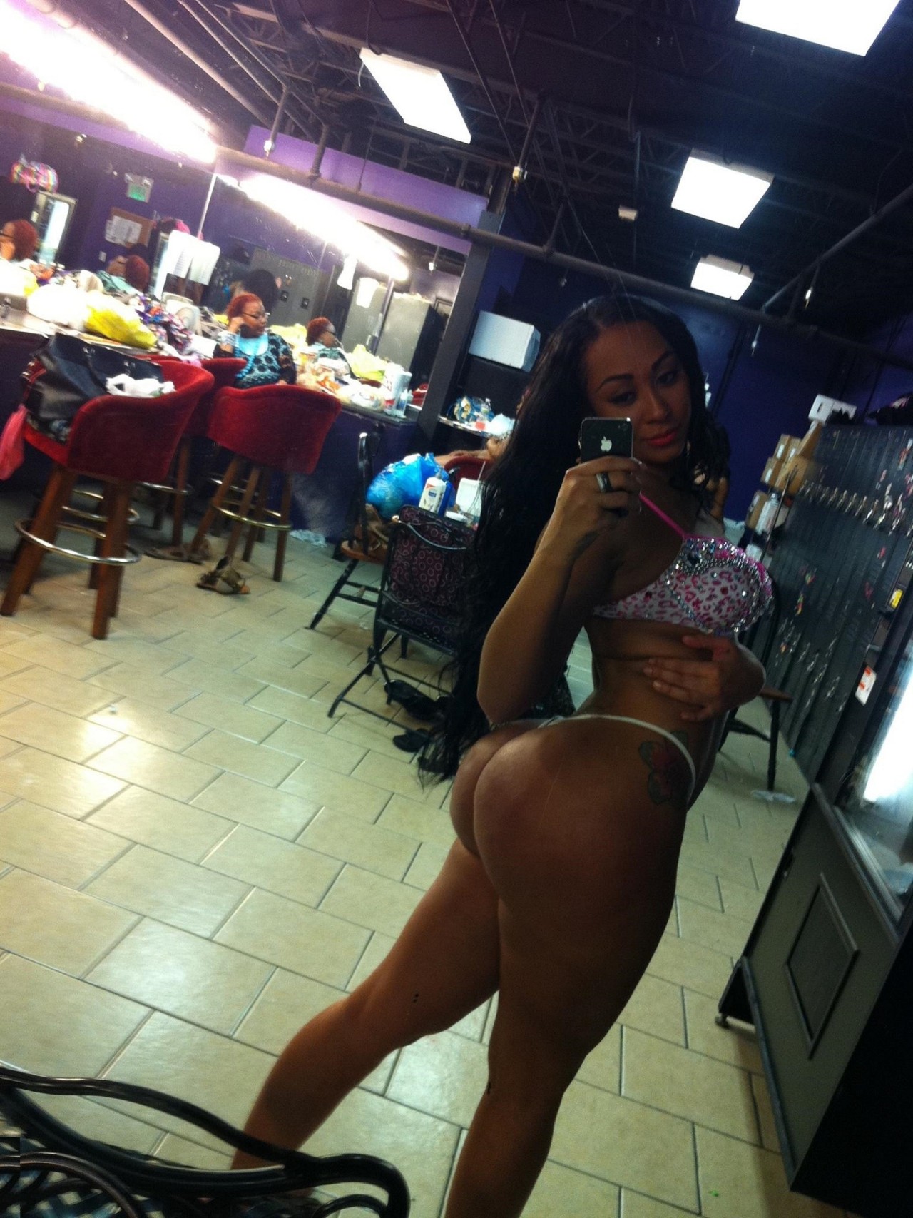 kingmc000:  MORE STRIPPERS :P