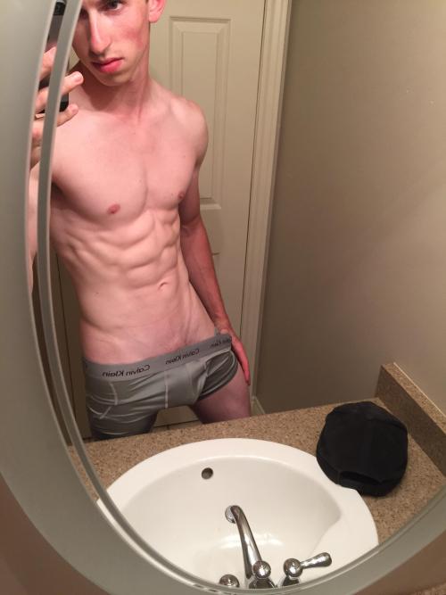 Porn Pics straightdudesexting:  19 year old straight
