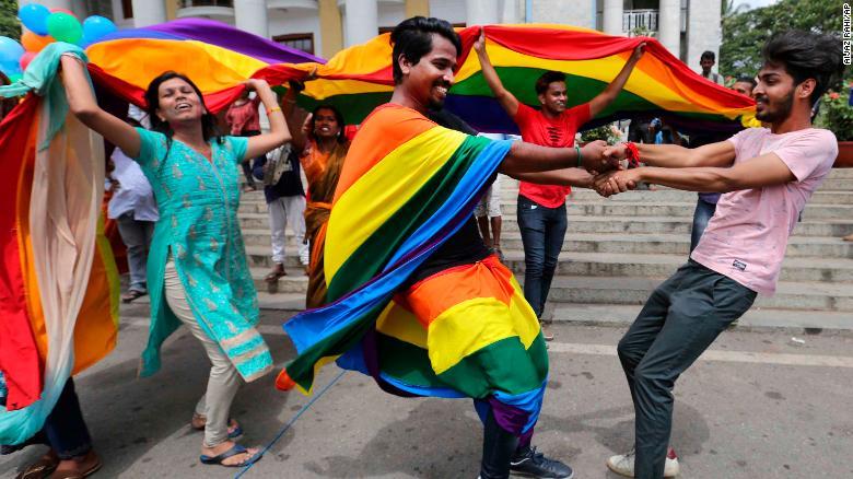 afrolatine: queer-all-year:   Homosexuality is decriminalized in India!! 🌈🌸