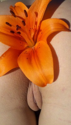 beautyofnude:  NUDE flower 