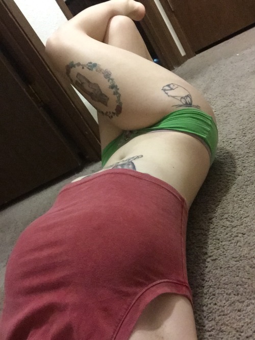 bonitavegano:  I’m sad and dumb and single so here’s my boobs
