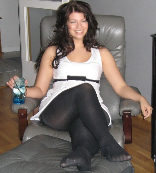 awesomenylons:  Free stockings blogwww.nylonland.com