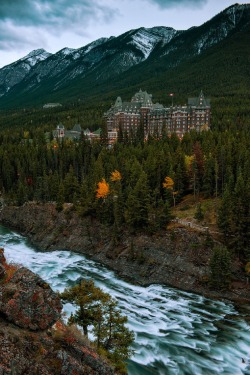 thecogirl:  sublim-ature:  Banff Springs Hotel, AlbertaClaus Cheng   Wow!!!!  been there magnificent