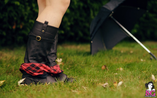 mrandmrseventwofive:  Voodou, “Jacket Weather” from SuicideGirls  -From Mr.