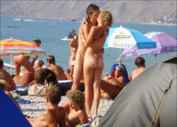 nudist-beach-teens:Check out this awesome