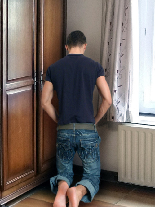 praisemasterben:  stay there for the next two hours cunt.  I’m going out with the boys fr