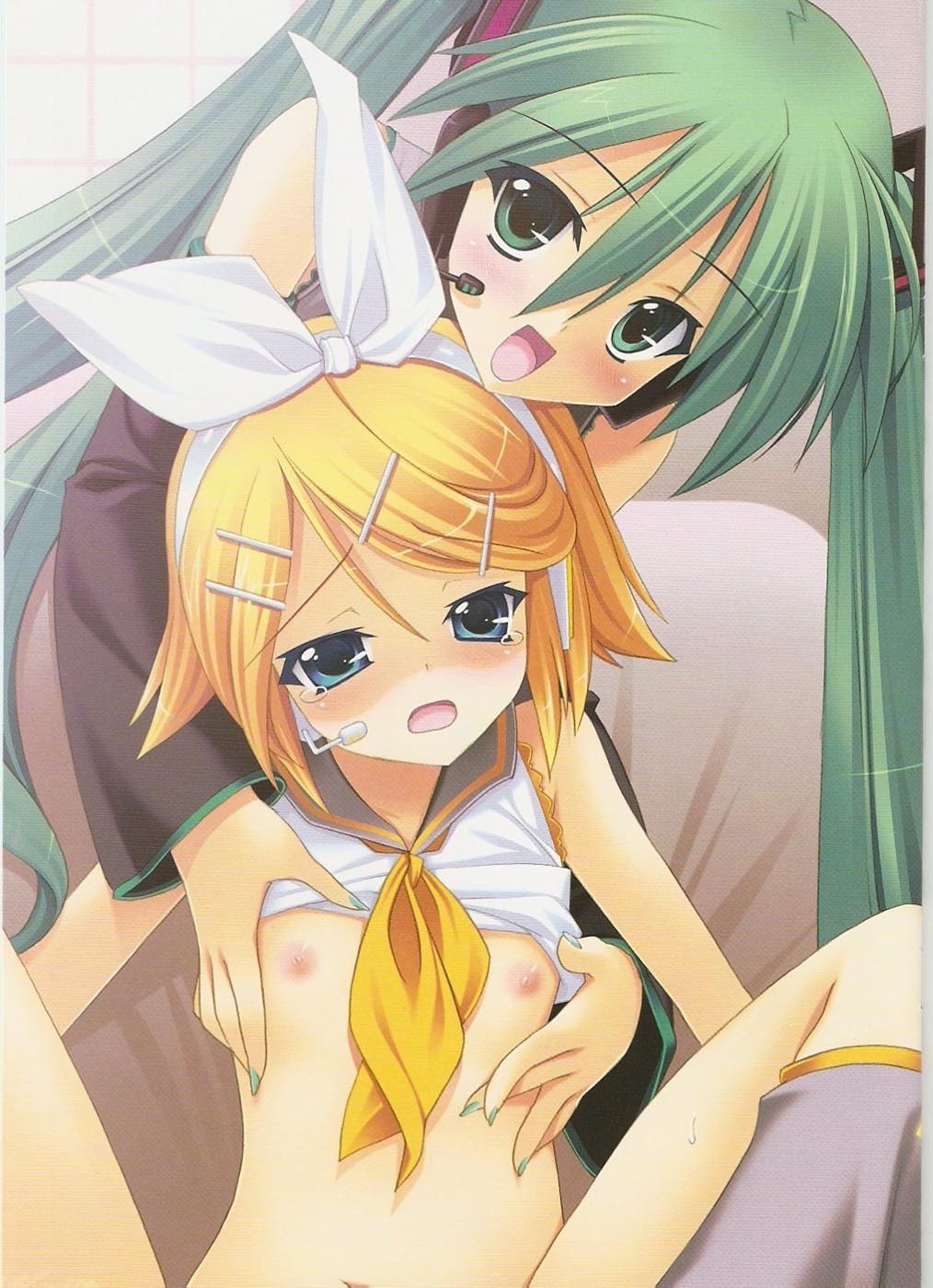 nsfw-lesbian-cartoons-members:  Lesbian Miku Hatsune and Rin Request Filled Source