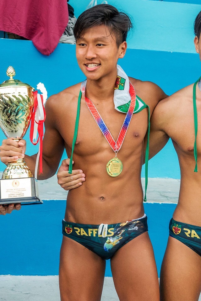 overture69:  sghotteens: I’d lick those abs and let him fuck me.  in a heartbeat