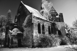 darkestdee:  Ruins by Yaroslav Matushev 