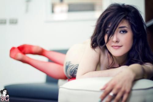 sglovexxx: Clemblue Suicide in Legs in Red