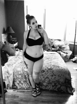 curveappeal:  I can’t believe that I used to hate my body. Loving it so much lately :)  41-33-43